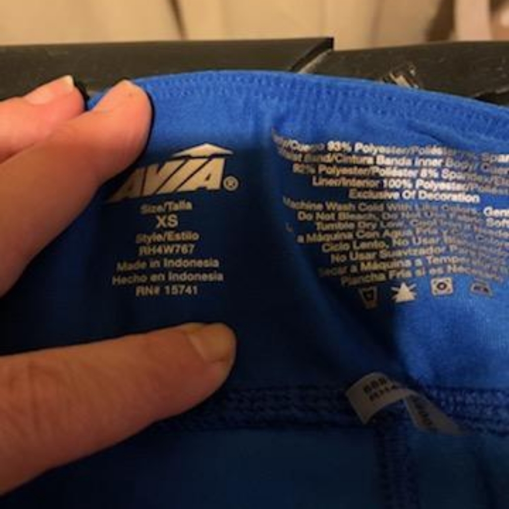 Woman's Avia shorts - Picture 2 of 3